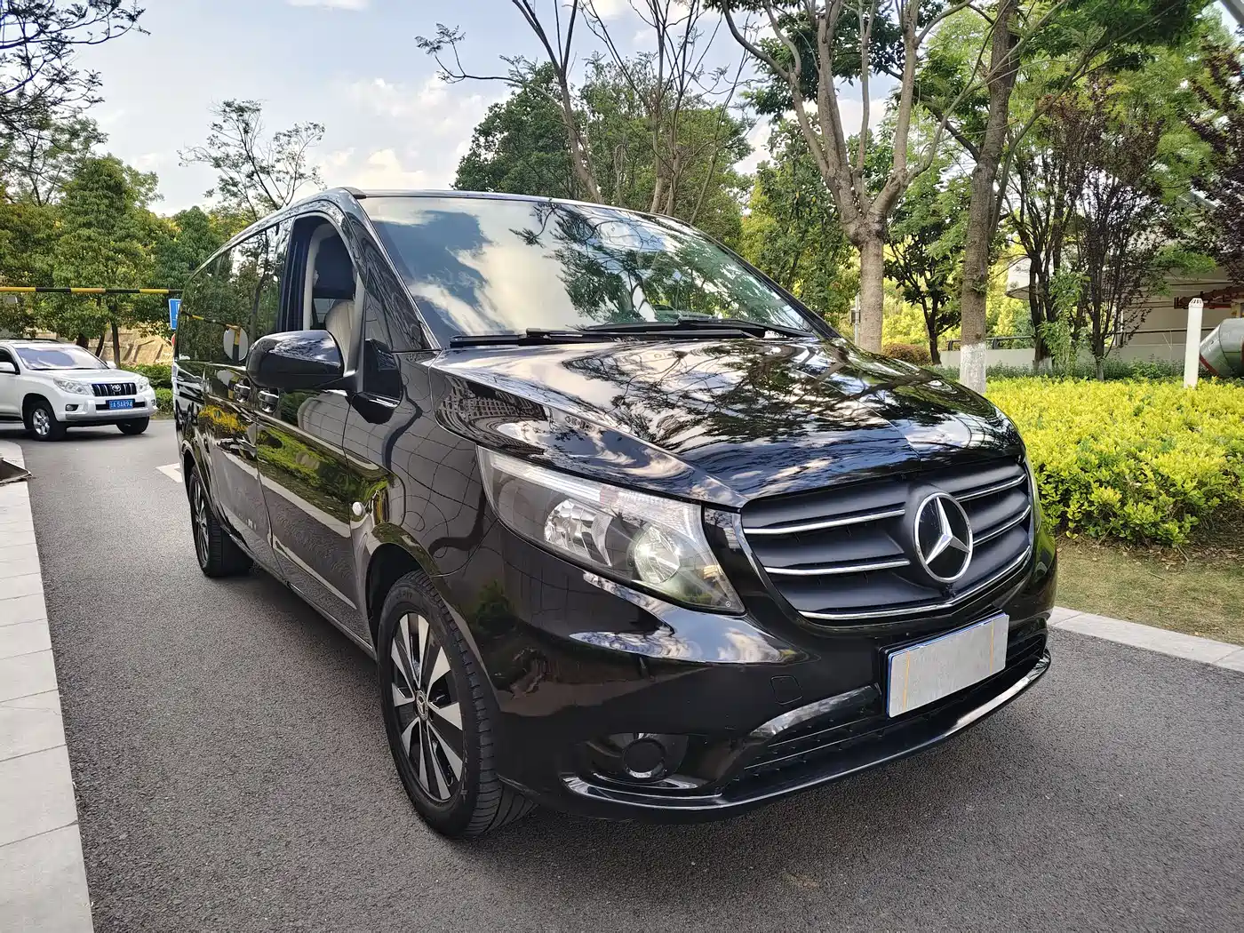 Mercedes-Benz Vito 2021 2.0T Elite 7-Seater фото 3