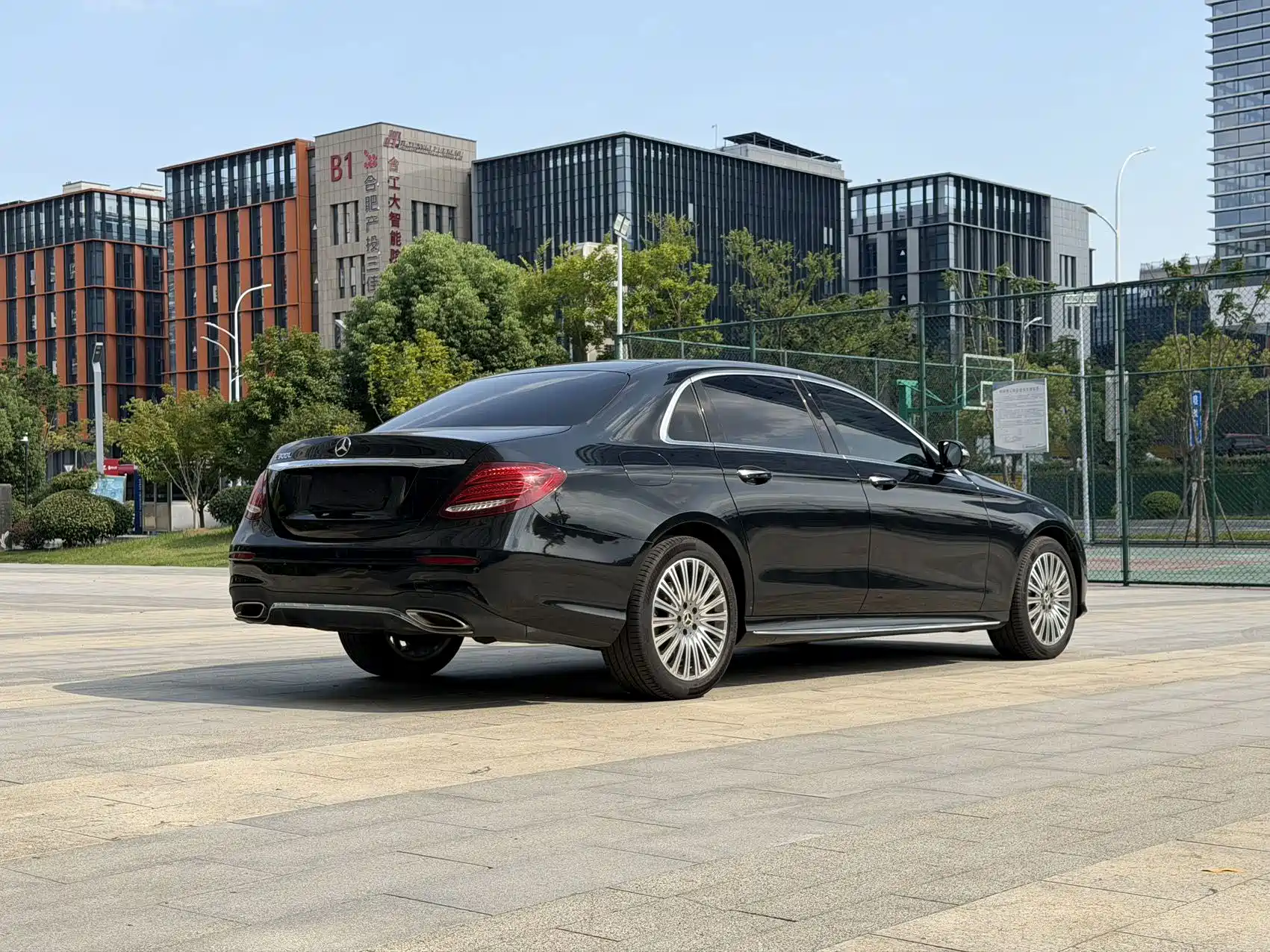 Фото 14 - Mercedes-Benz E-Class