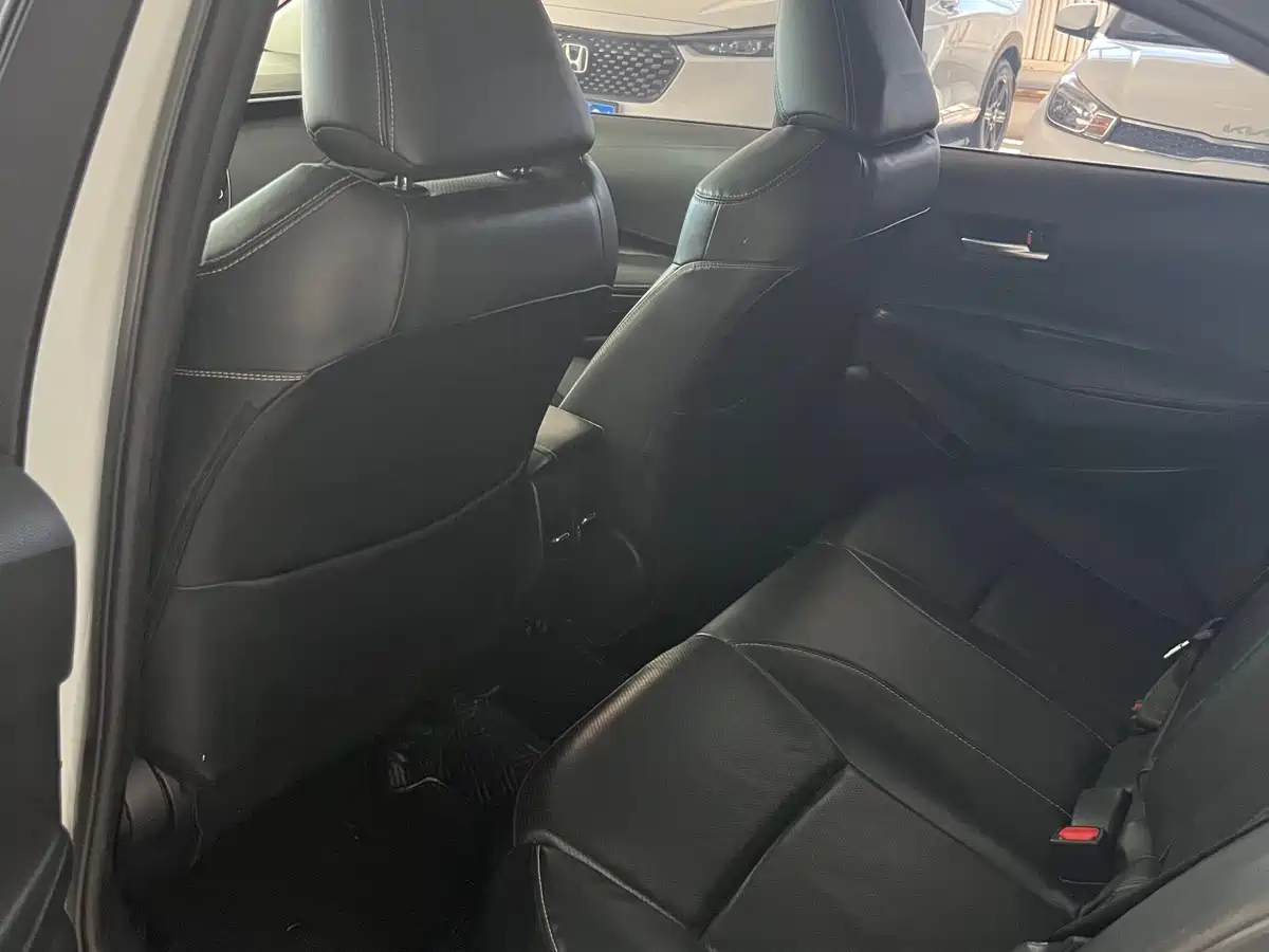 Toyota Corolla 2021 1.2T S-CVT Luxury Edition фото 10