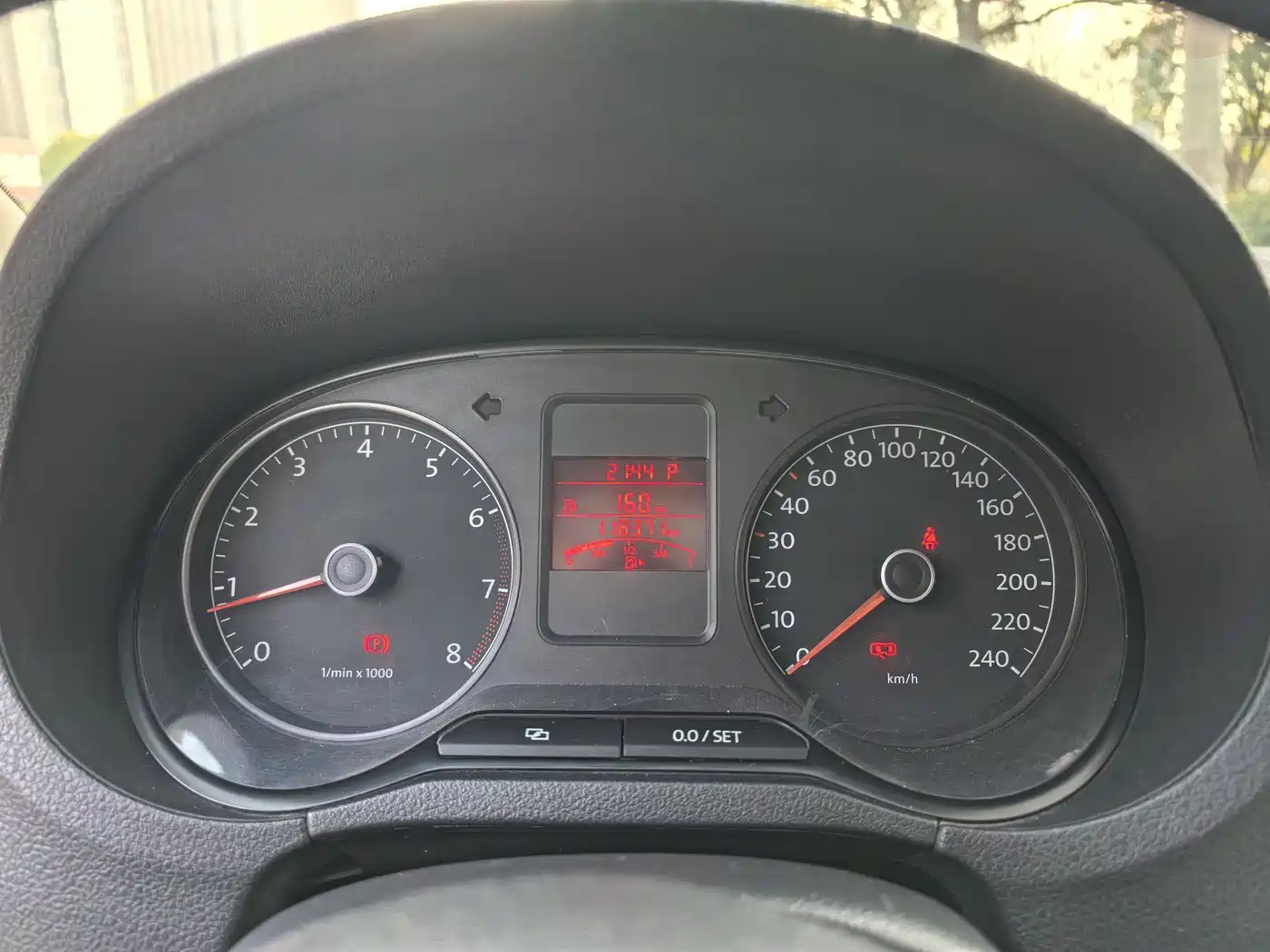 Volkswagen Polo 2011 1.6L Automatic Style Edition фото 12