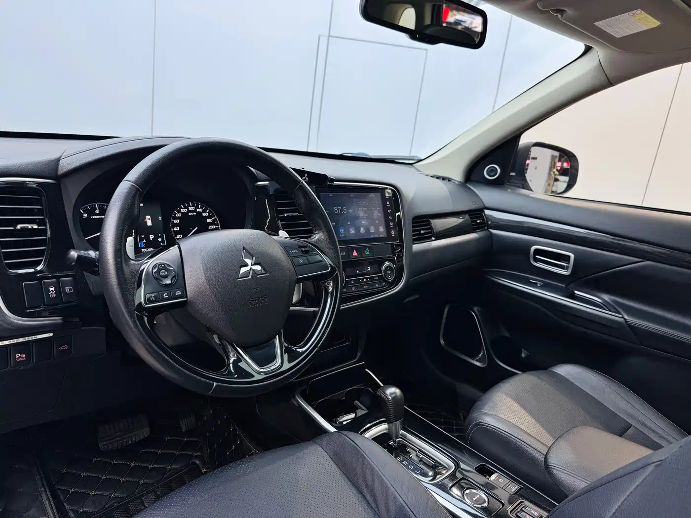 Mitsubishi Outlander 2018 2.4L 4WD Elite Edition 5-seater фото 8