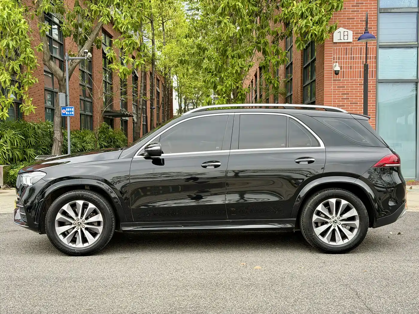 Mercedes-Benz GLE 2022 Facelift GLE 350 4MATIC Fashion фото 2