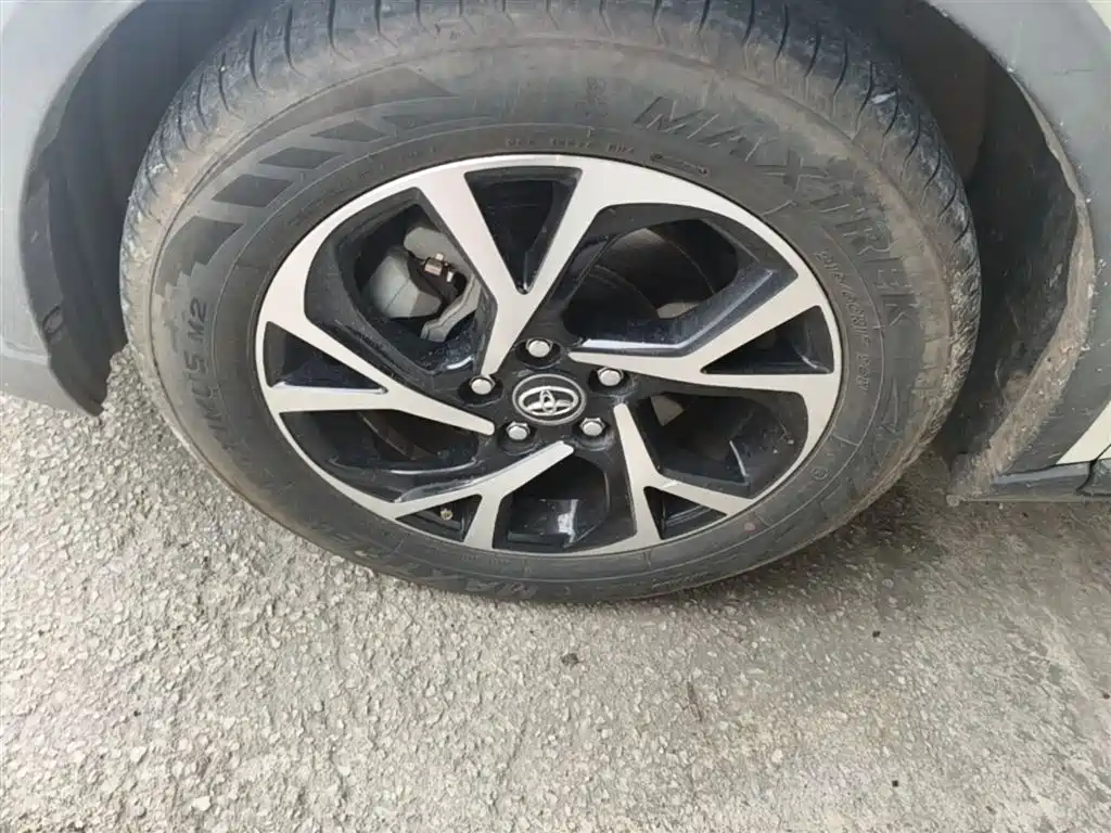 Toyota C-HR 2020 Model 2.0L Leading фото 23