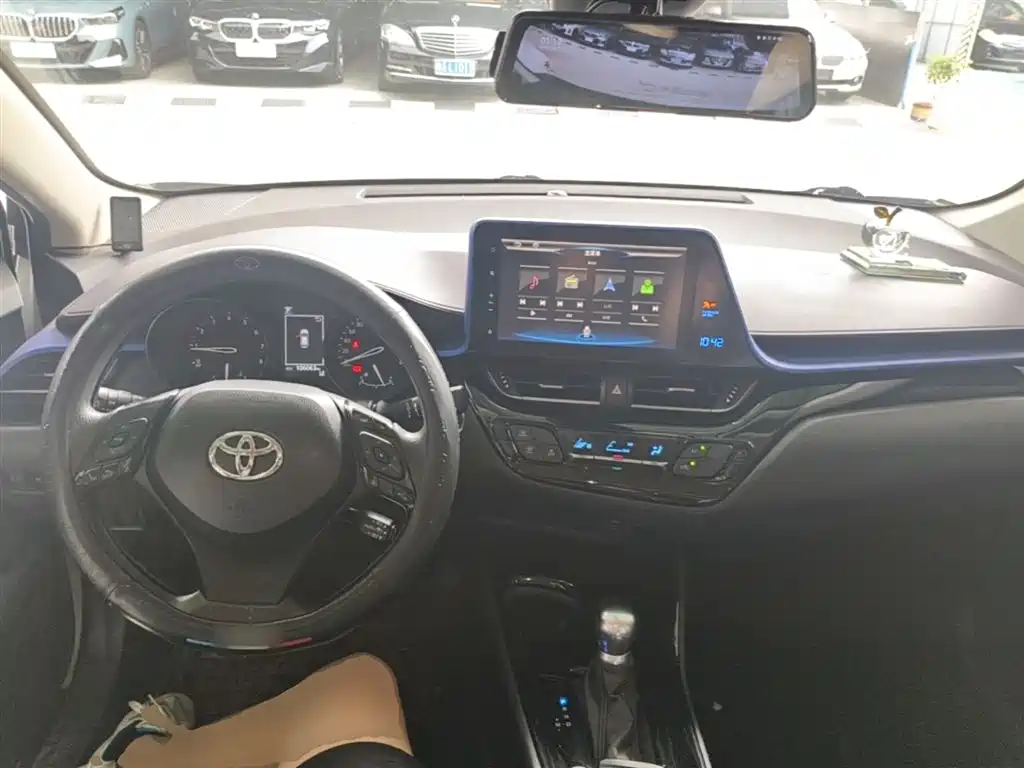 Toyota C-HR 2020 Model 2.0L Leading фото 10