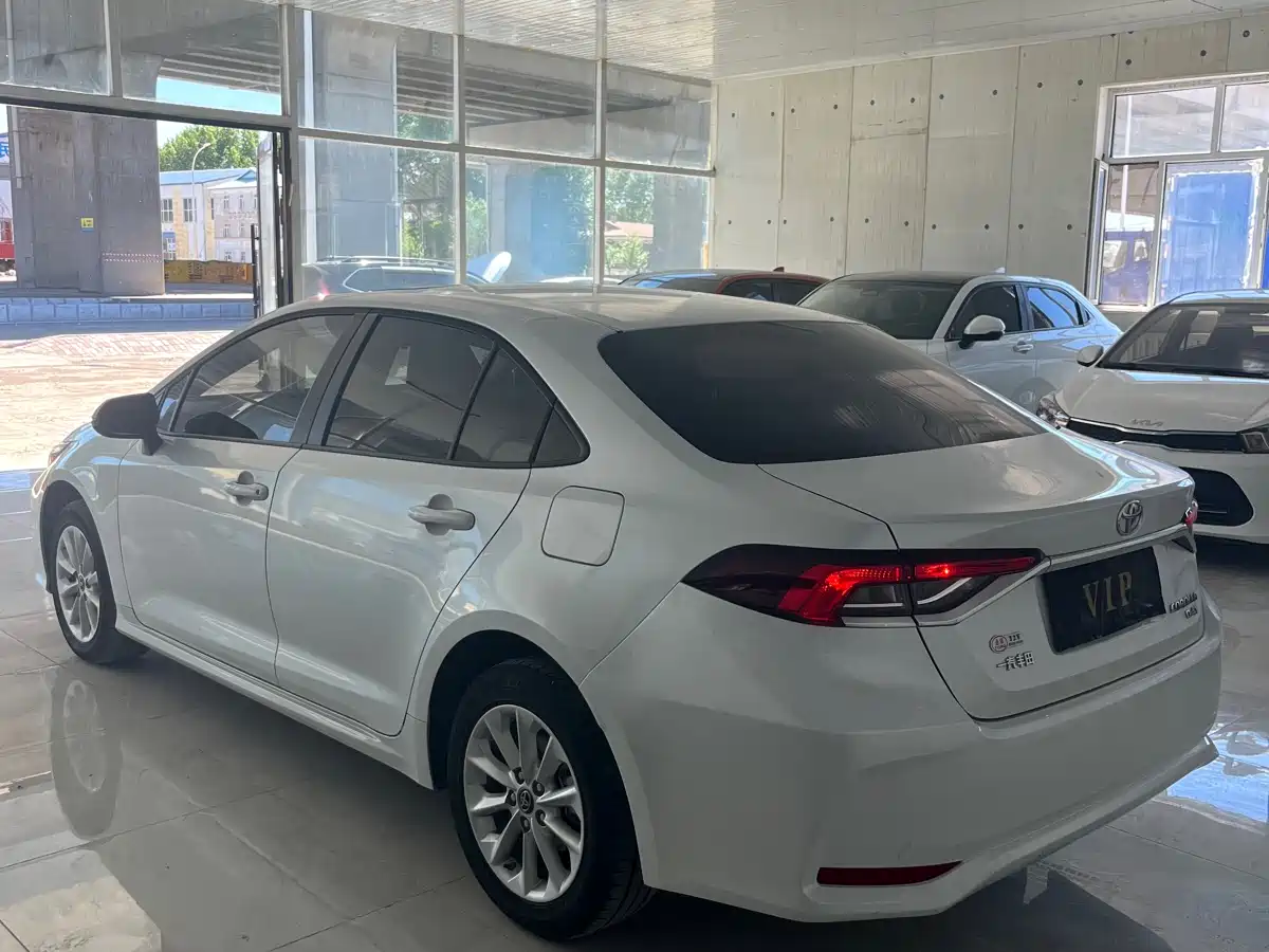 Toyota Corolla 2021 1.2T S-CVT Luxury Edition фото 4