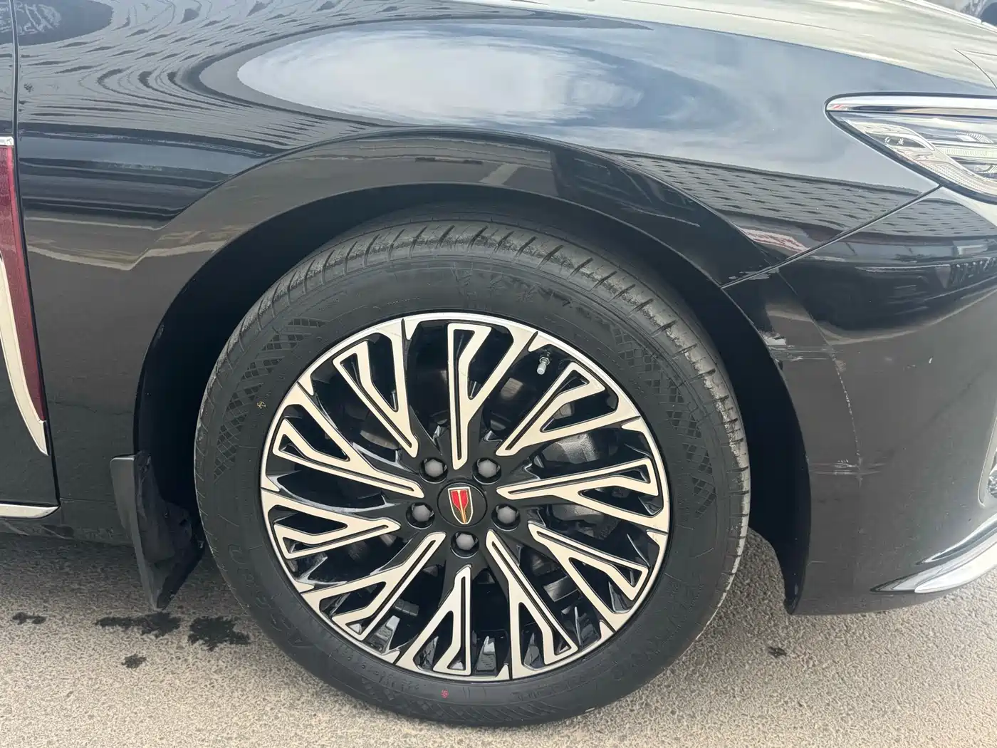 Hongqi H5 2024 2.0T Automatic Smart Connect Flag Smooth Edition фото 8