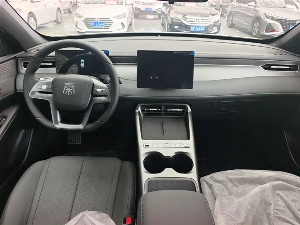 BYD Qin PLUS 2026 DM-i Smart Edition 128KM Progressive фото 10