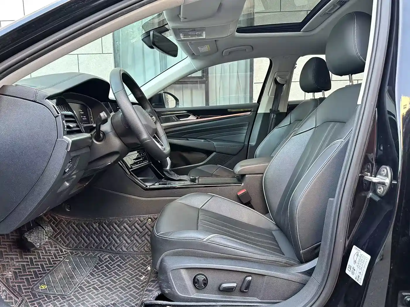 Volkswagen Passat 2022 280TSI Elite Edition фото 16