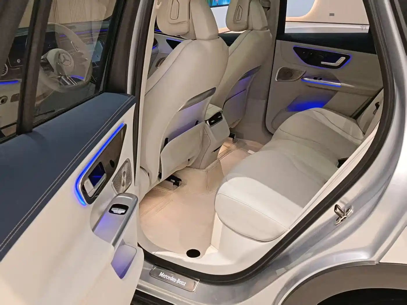 MERCEDES-BENZ EQE SUV