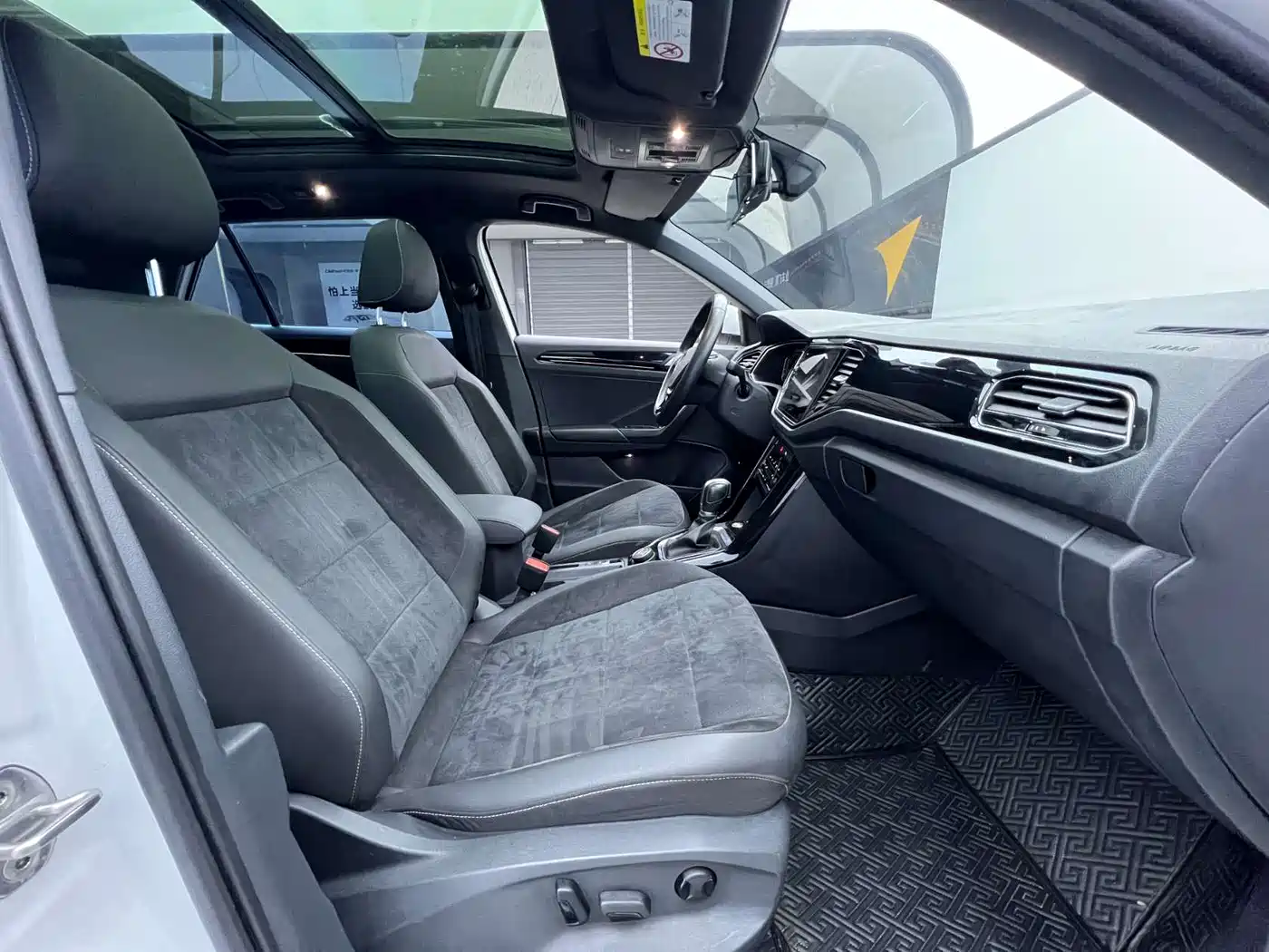 Volkswagen T-ROC 2021 280TSI DSG 4WD Luxury Connected фото 8