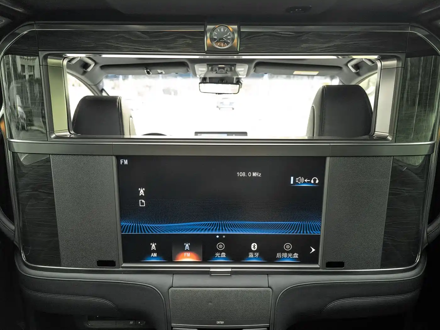 Lexus LM 2020 300h 4-Seat Imperial Edition фото 14