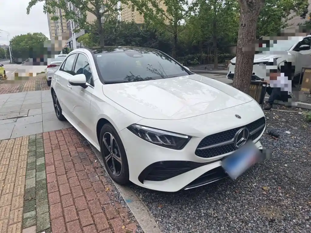صورة 4 - Mercedes-Benz A-Class
