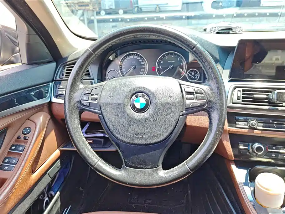 BMW 5 Series 2014 520Li Elegance фото 15
