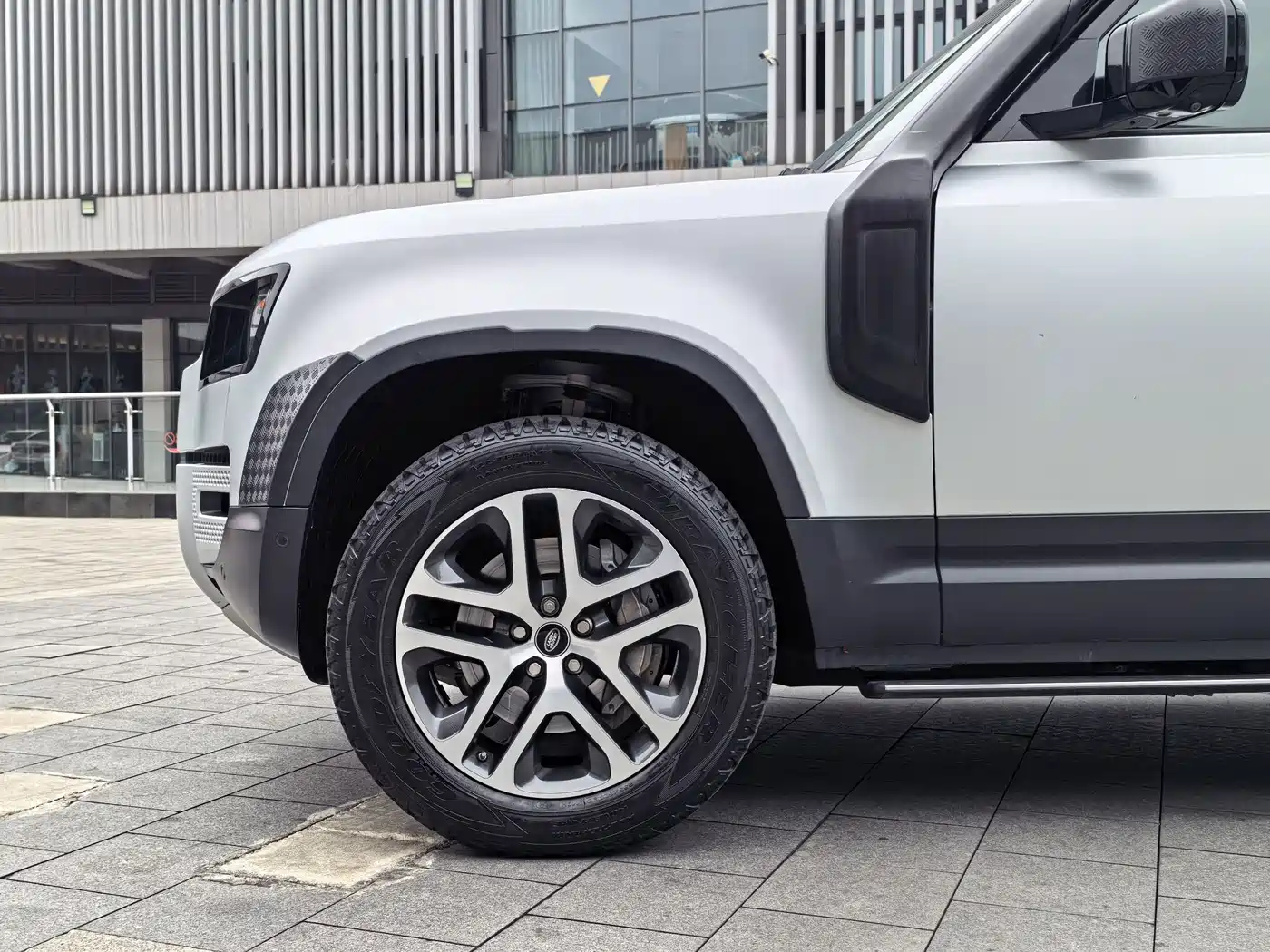 صورة 17 - Land Rover Defender