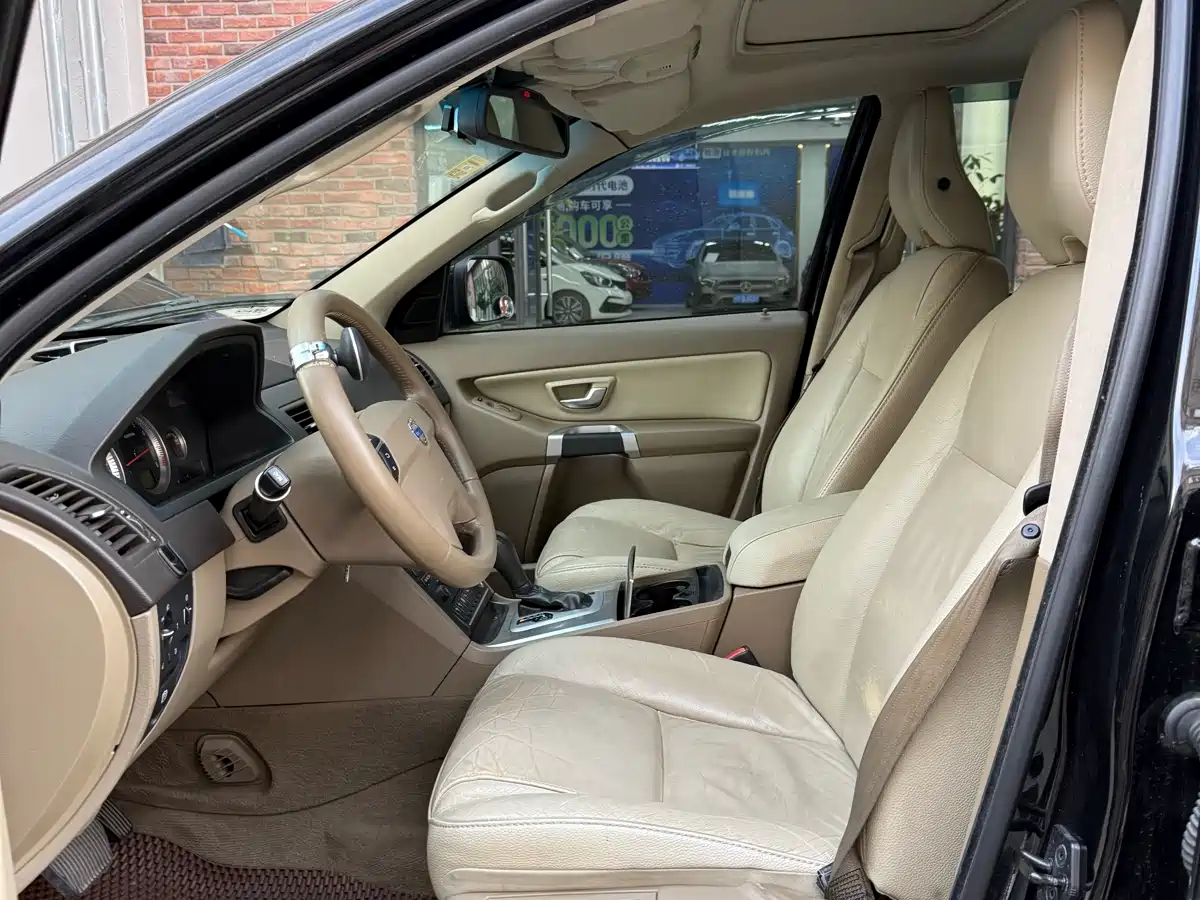 Photo 3 - Volvo XC90