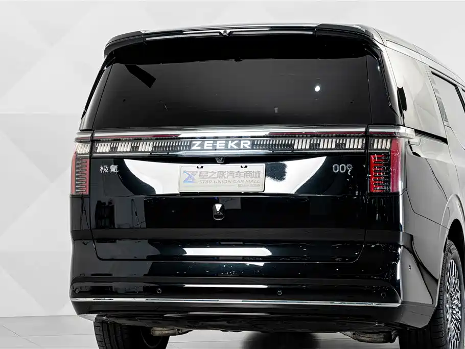 ZEEKR 009 2025 2024 6-seat Executive AWD 108kWh