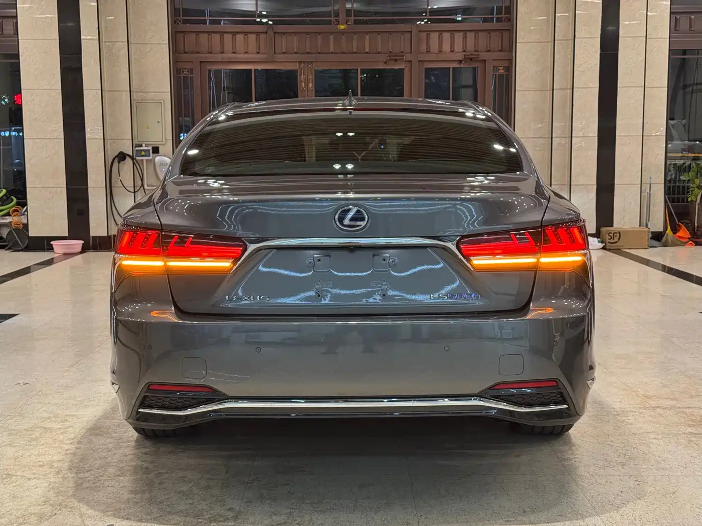 Фото 5 - Lexus LS
