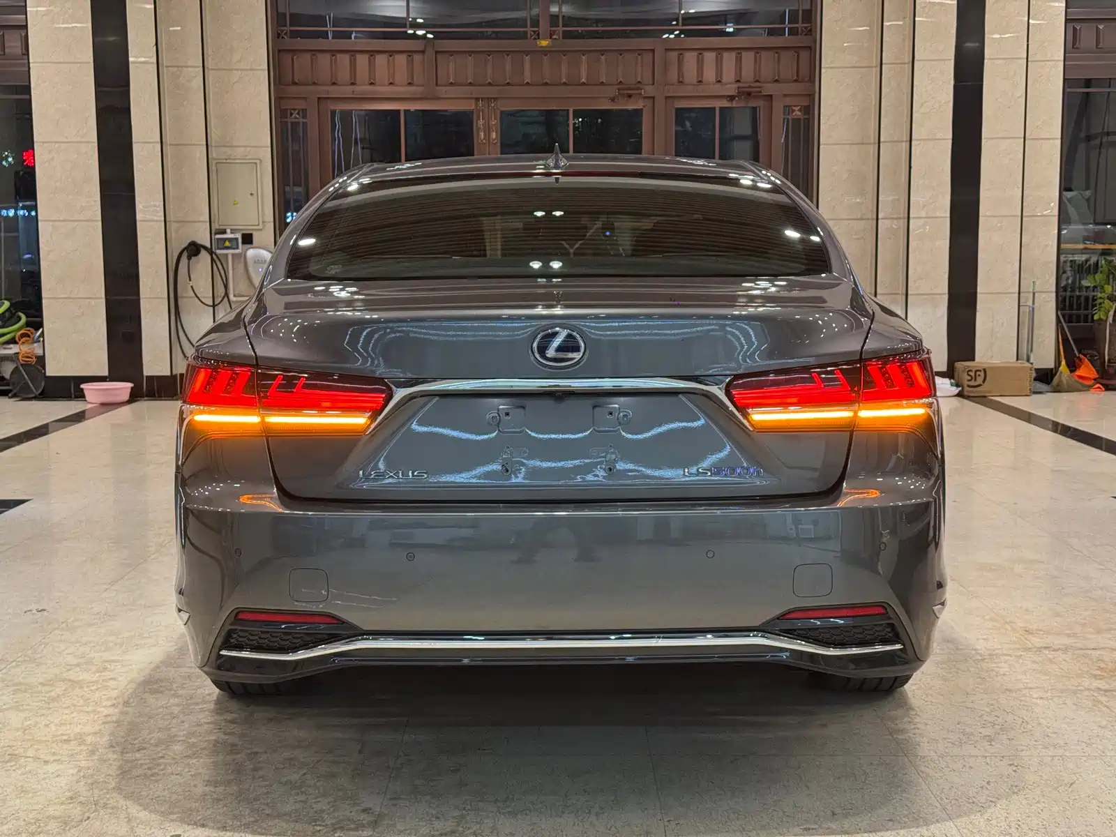 Фото 5 - Lexus LS