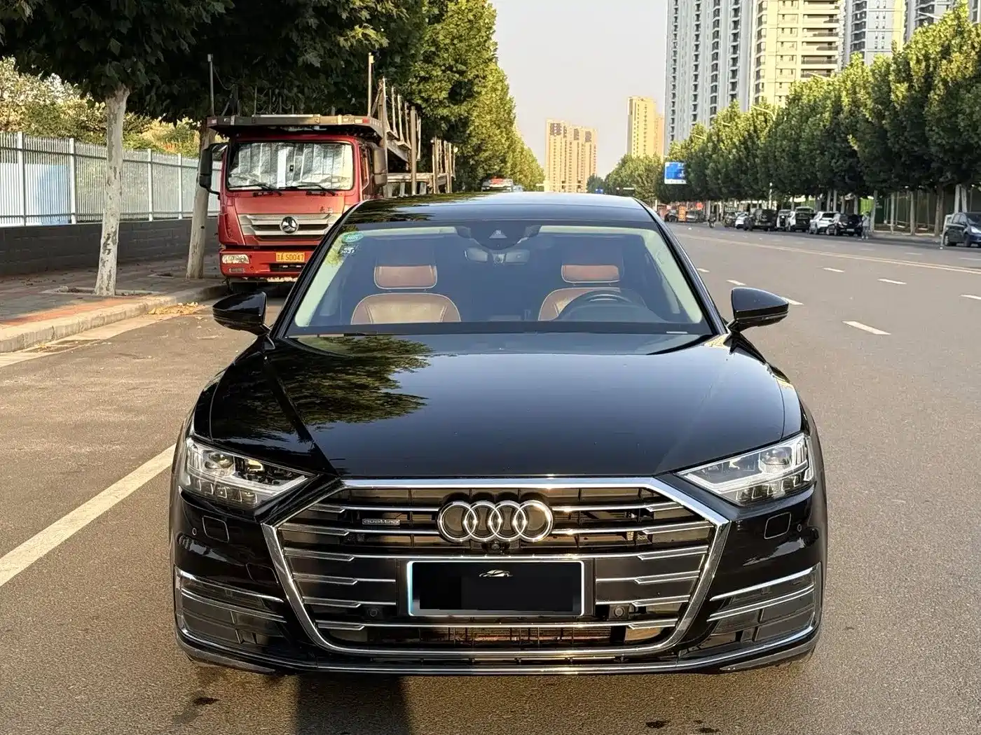 Фото 2 - Audi A8