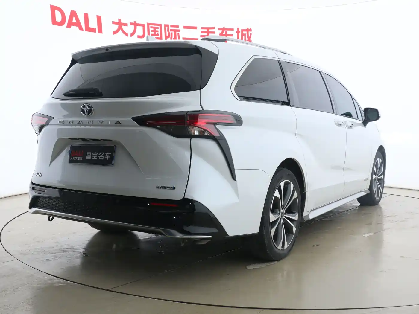 Toyota Granvia 2023 2.5L Hybrid Prestige PLUS Edition фото 20