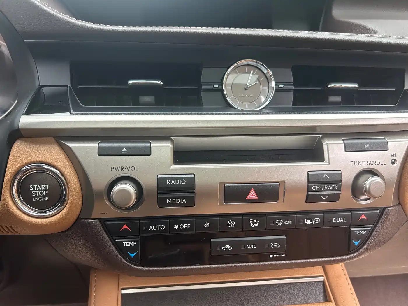Lexus ES 2015 200 Elite Edition фото 15
