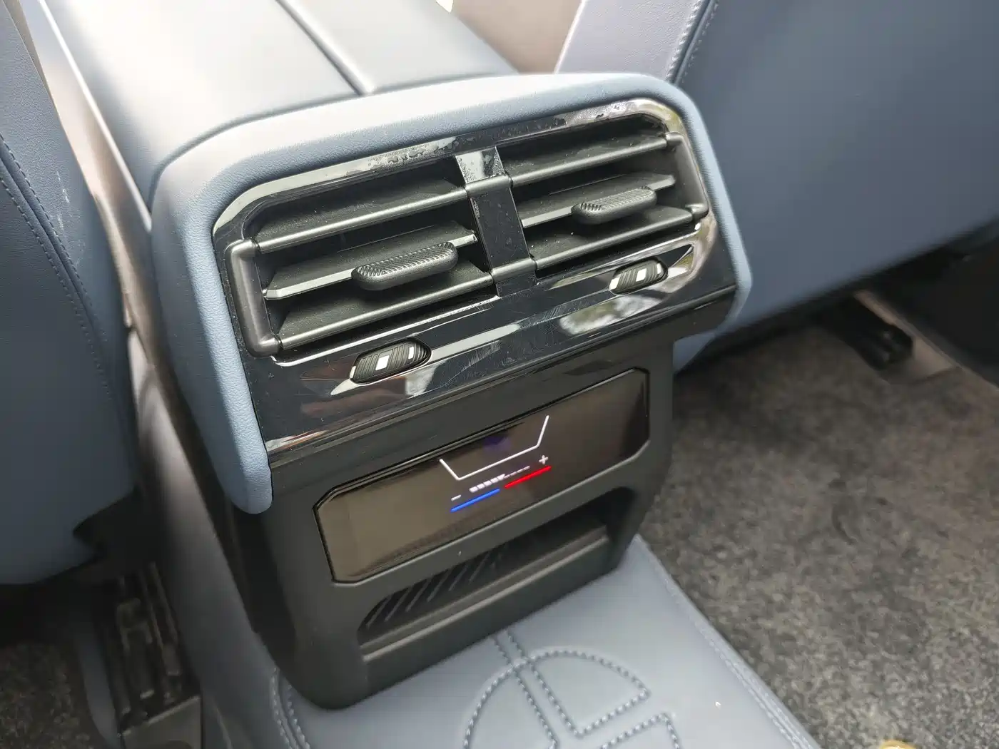 BMW i5 2024 eDrive 35L Premium Model M Sport Package фото 25