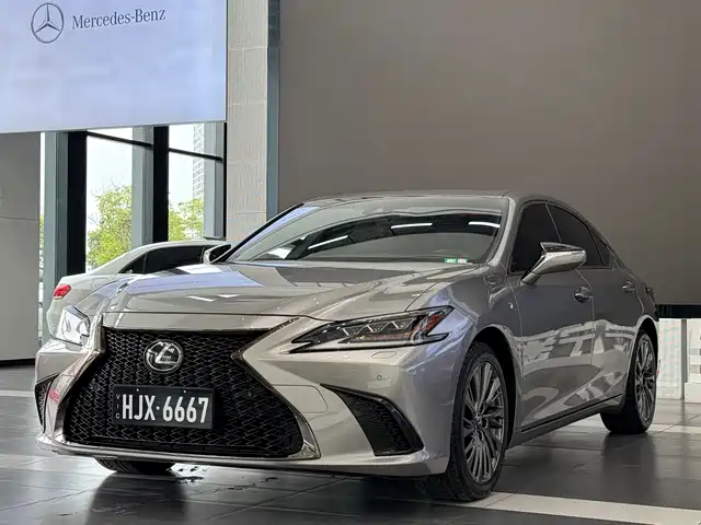 Lexus ES 2020