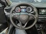Photo 11 - Buick Verano