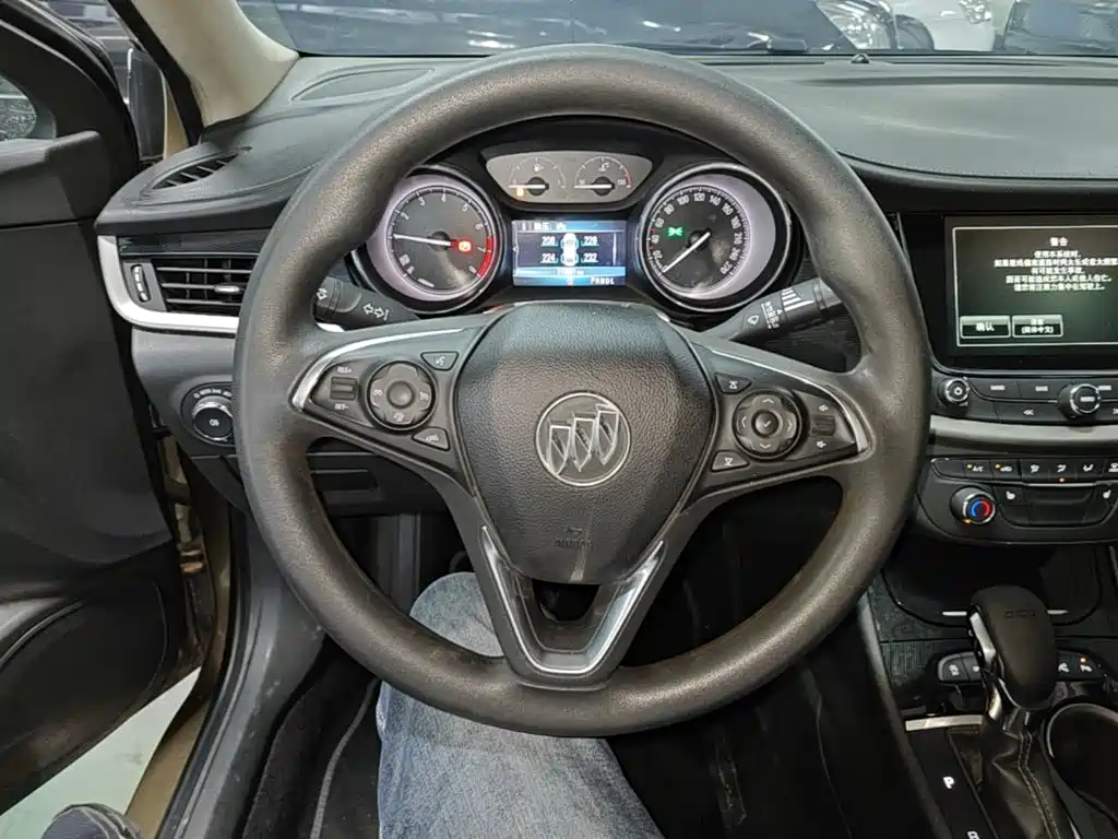 Photo 11 - Buick Verano