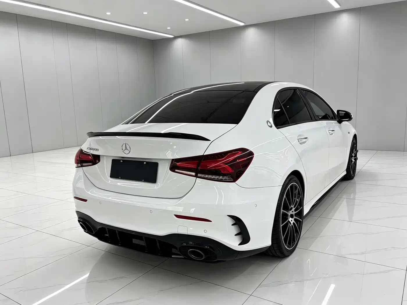 Mercedes-Benz A-Class AMG 2022 Model AMG A 35 L 4MATIC Blazing Night Special Edition фото 4