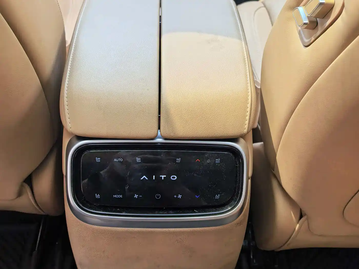 AITO Wenjie AITO M7 2024 1.5T Smart AWD Max Edition 5-Seater фото 17