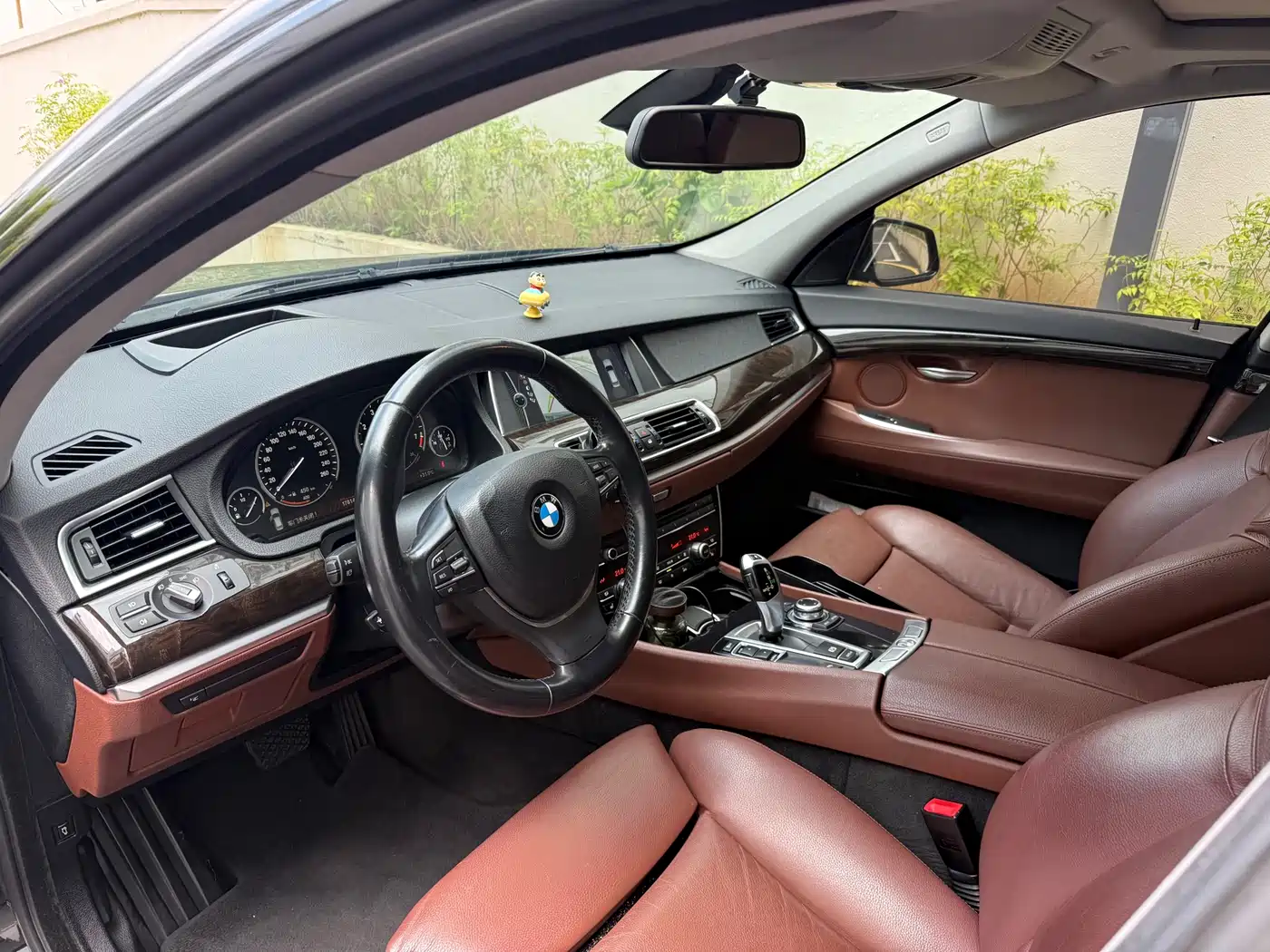 BMW 5 Series GT 2010 535i Luxury Model фото 12