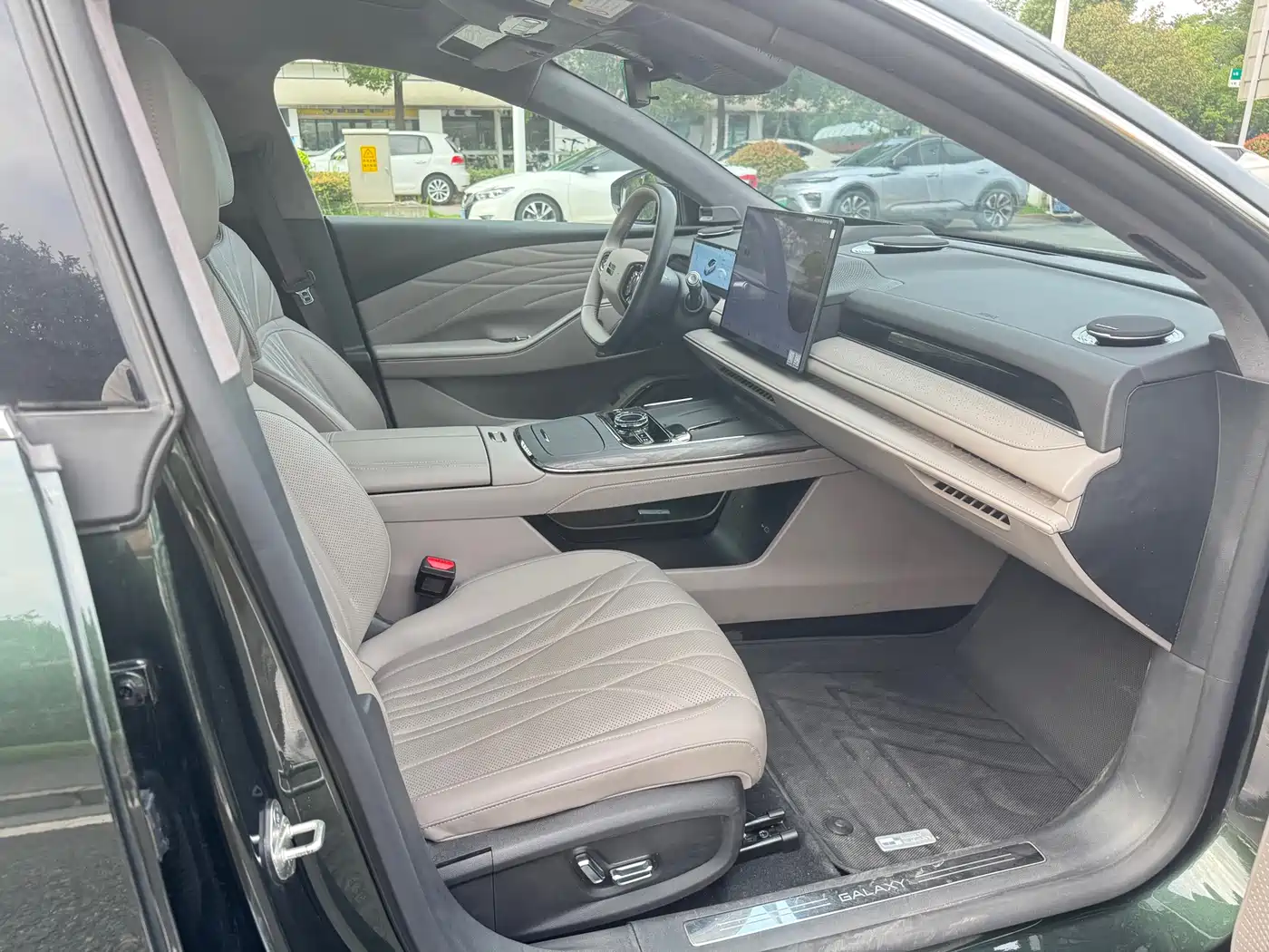 Geely Galaxy Galaxy Xingyao 8 2025 130km EM-i Premium Edition фото 16