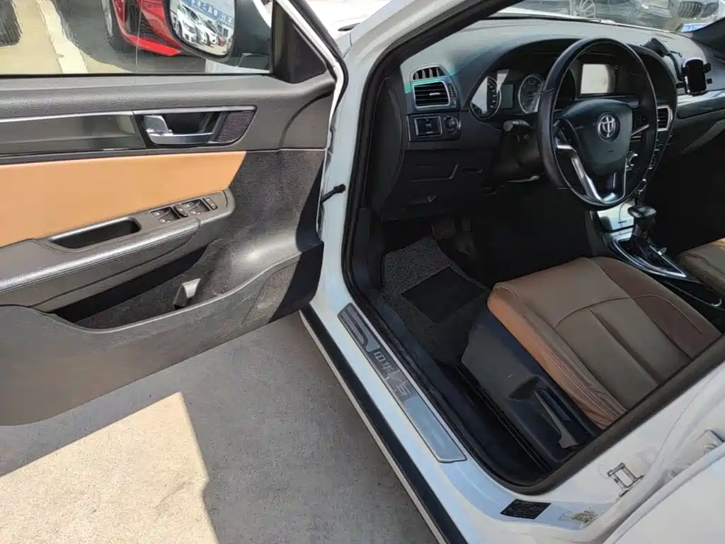 Zhonghua V5 2016 2016 1.5T Automatic 2WD Smart