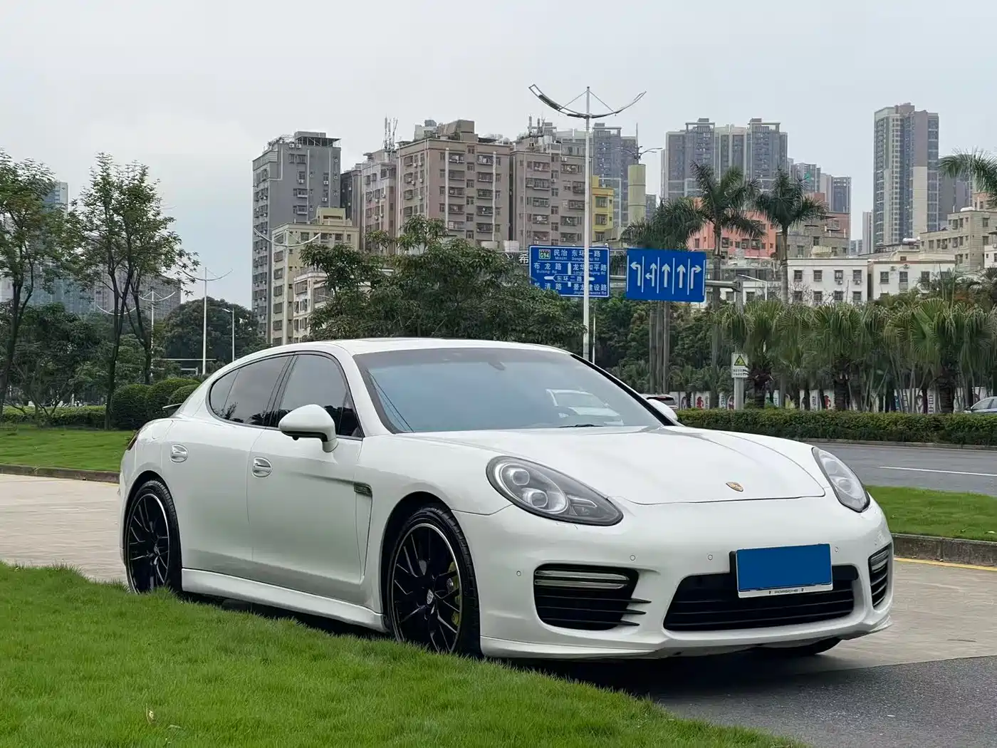 Porsche Panamera 2010 Porsche Panamera Turbo 4.8T фото 3