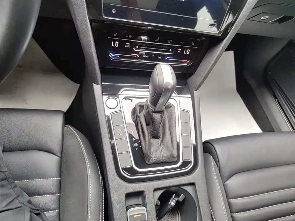Volkswagen Magotan 2020 330TSI DSG Leading фото 14