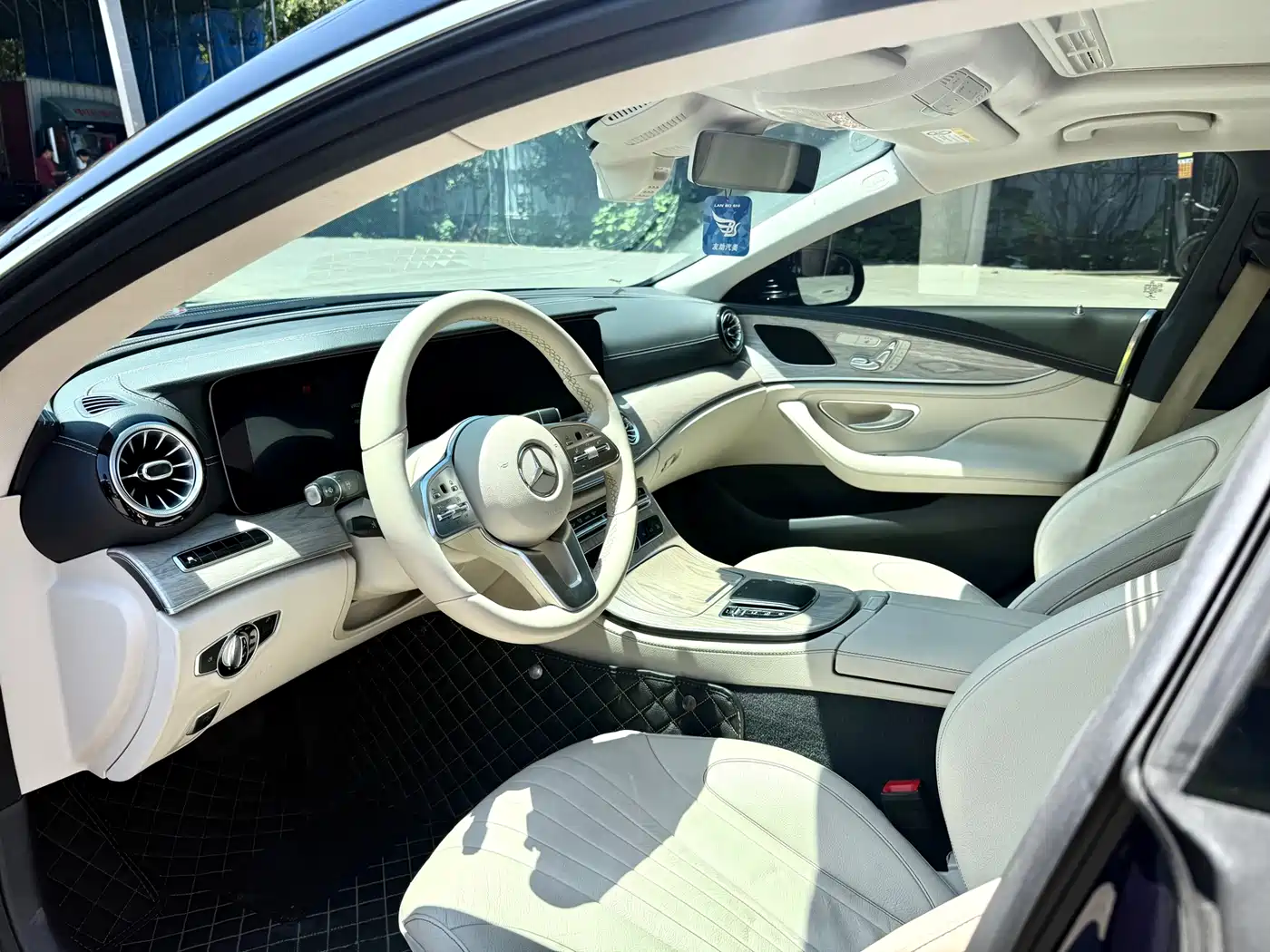 Mercedes-Benz CLS 2018 CLS 300 Dynamic фото 4