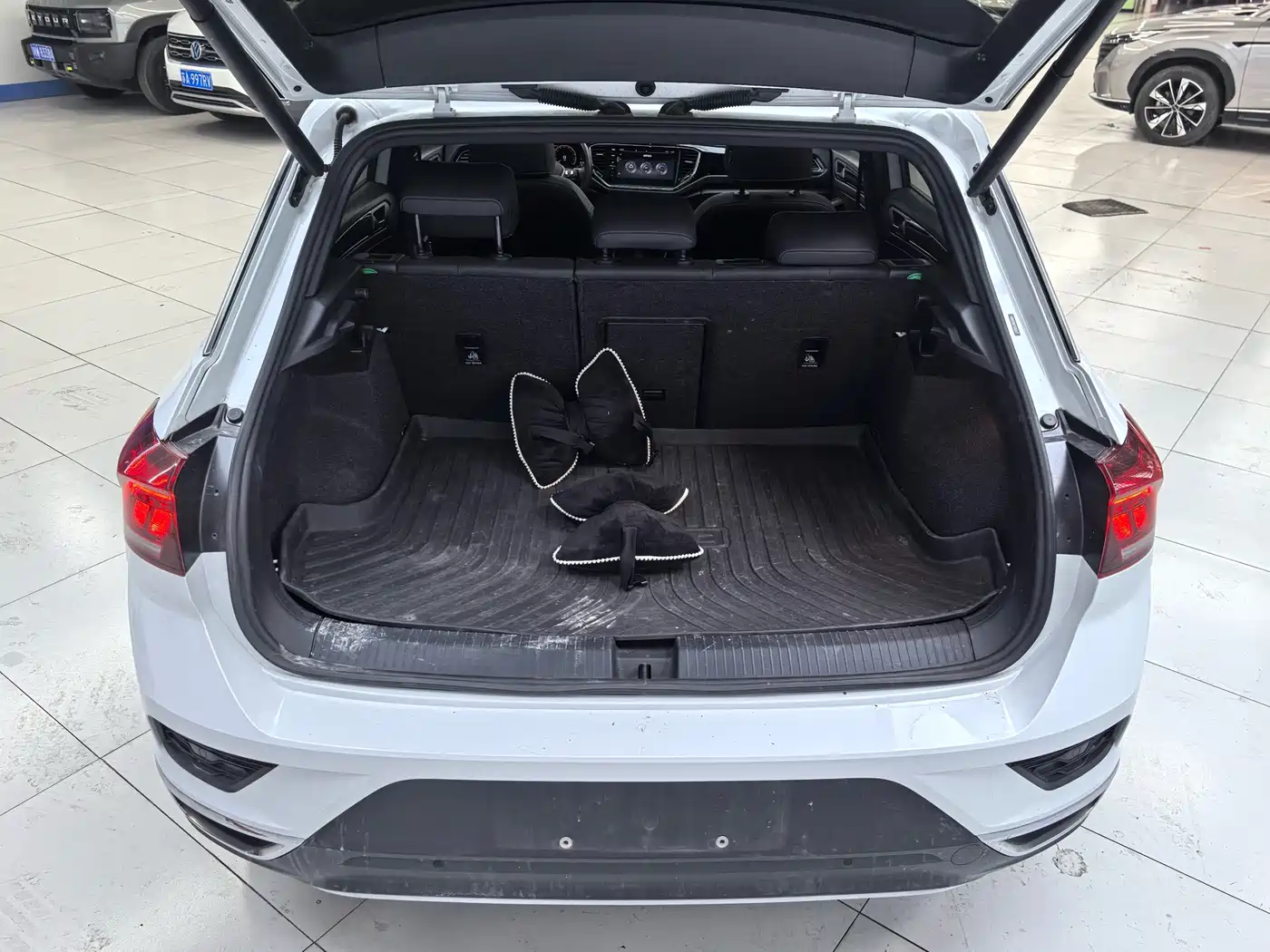 VOLKSWAGEN T ROC EXPLORING SONGS