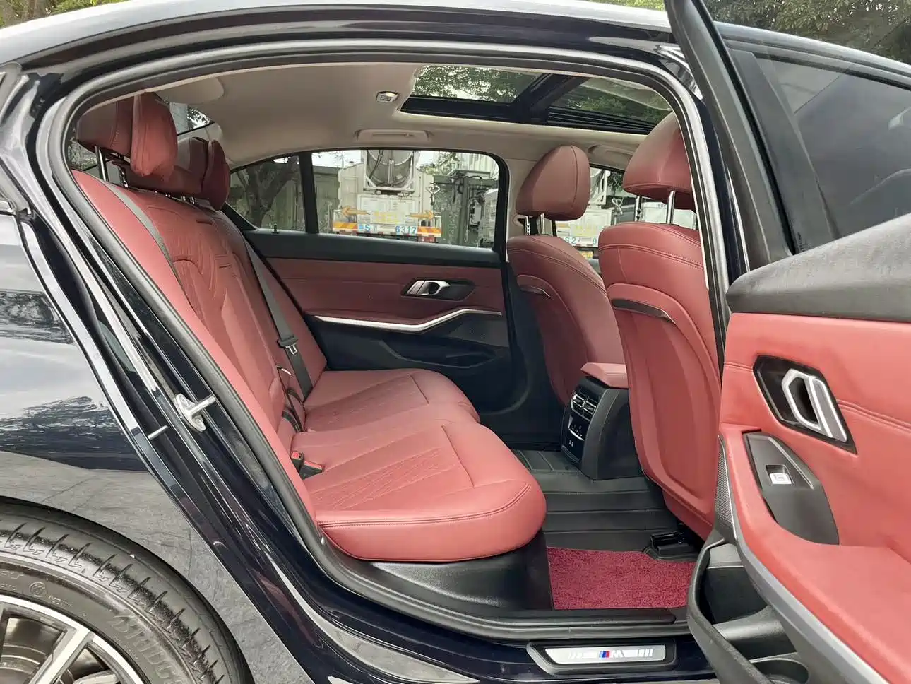 BMW 3 Series 2023 325Li M Sport Package фото 8