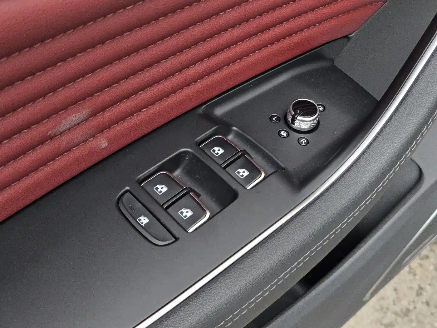 Hongqi HS5 2023 2.0T 4WD Flag Leader Pro фото 19