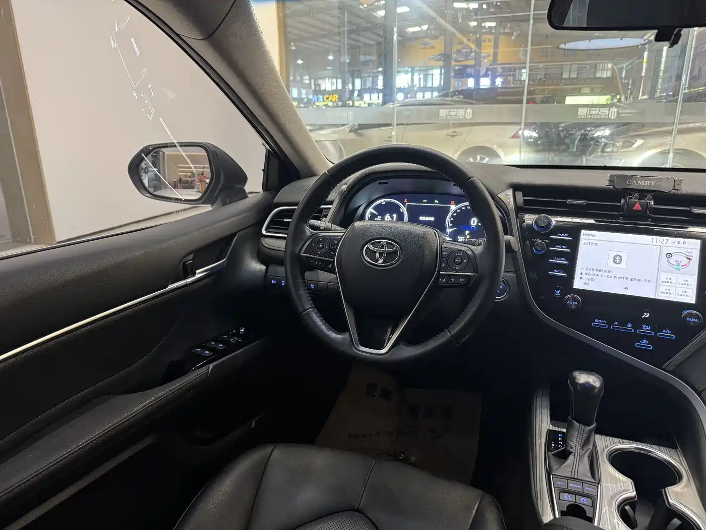 Toyota Camry 2018 Hybrid 2.5HG Luxury Edition фото 21