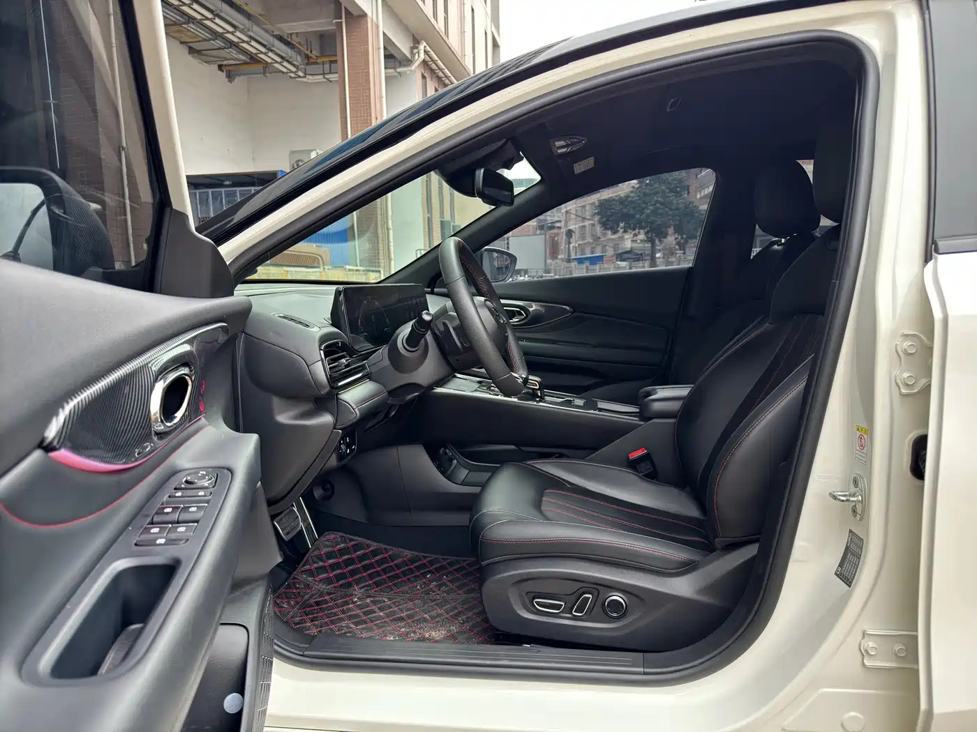 GAC Trumpchi Trumpchi Emkoo 2021 270T DCT J16 Edition фото 4
