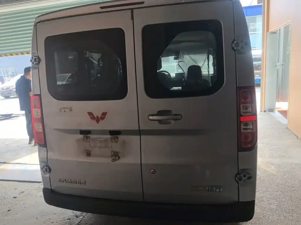 Wuling Motors Wuling Yangguang 2024 2024 300KM Comfort Bus Version 75kW