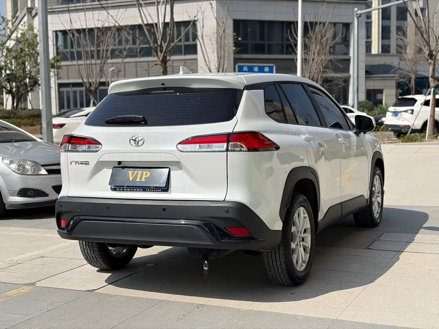 Toyota Frontlander 2024 2.0L CVT Elite Plus Edition фото 13