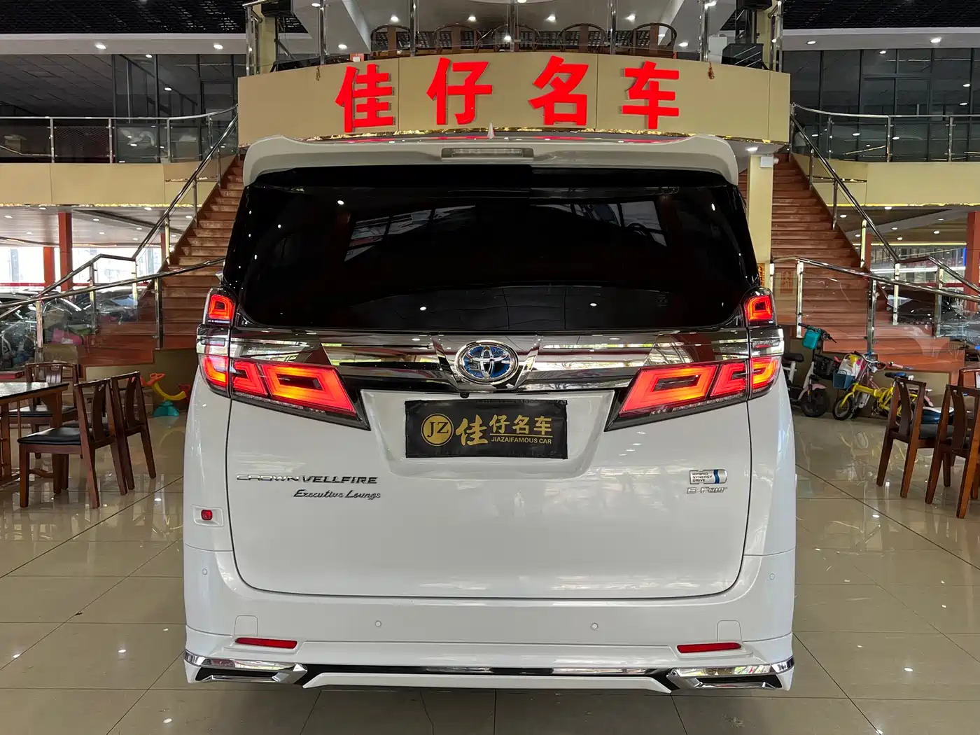 Toyota Vellfire 2021 Crown Hybrid 2.5L HV Premium Edition фото 4