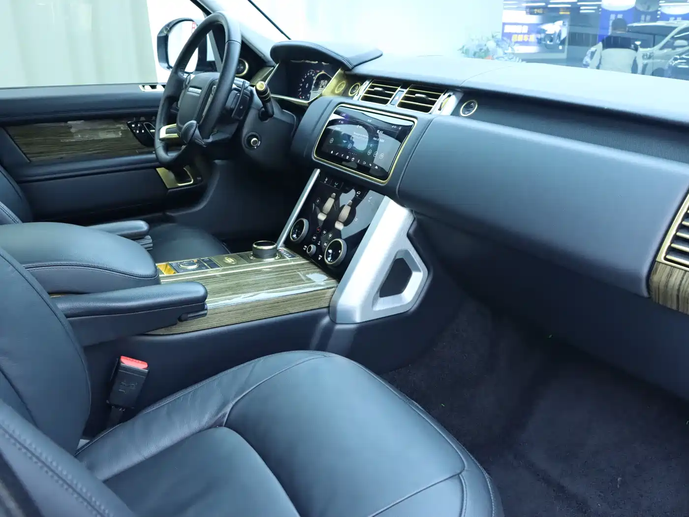 Land Rover Range Rover 2018 3.0 SC V6 Golden Age Edition фото 9