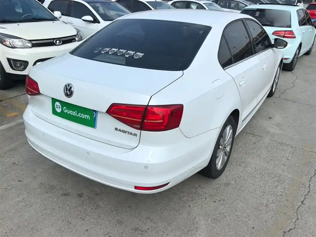 Volkswagen Sagitar 2015 1.6L Automatic Comfort фото 5