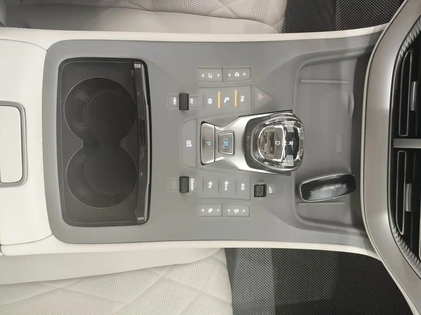 Denza D9 2025 2024 DM-i 980 AWD Prestige