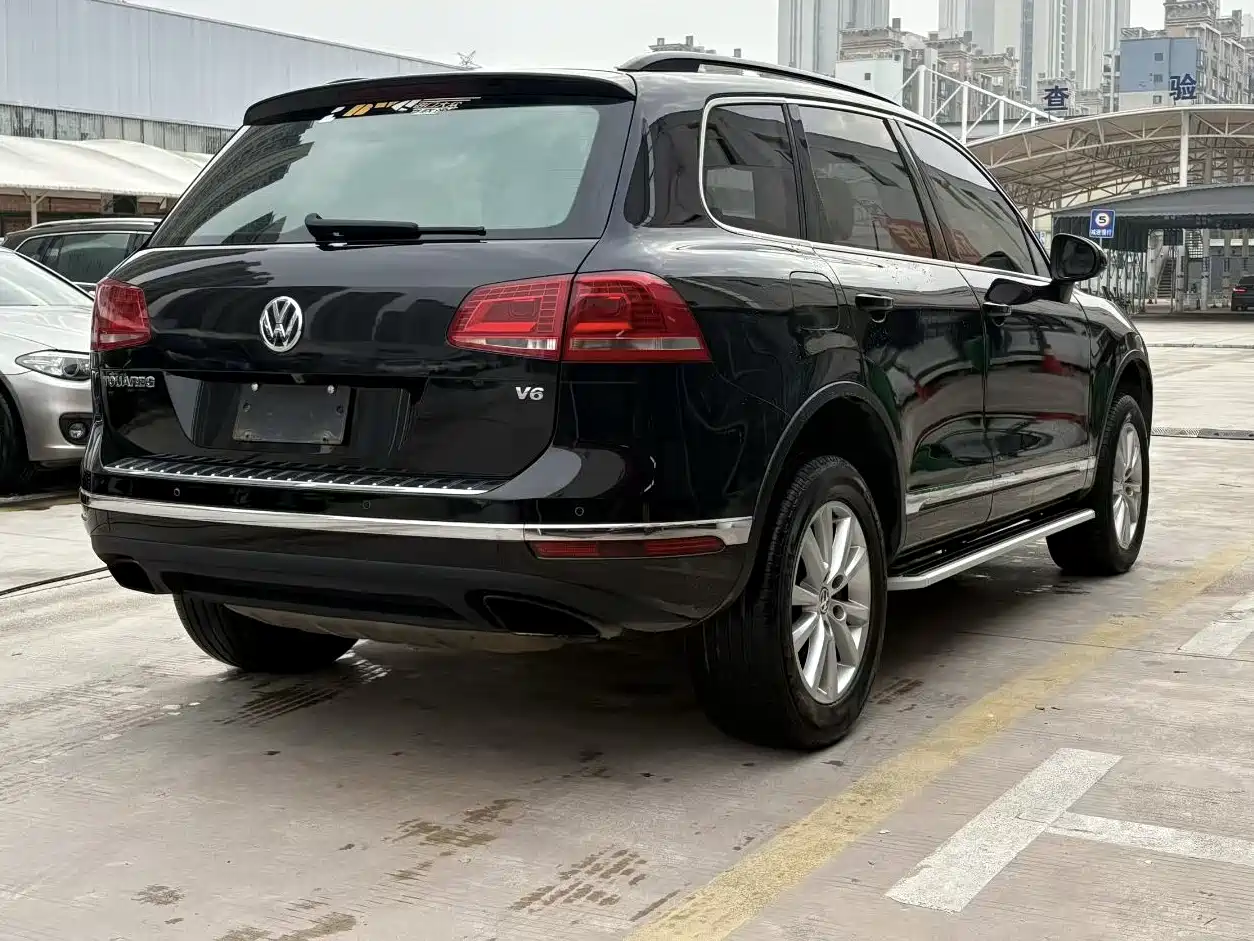 VOLKSWAGEN TOUAREG