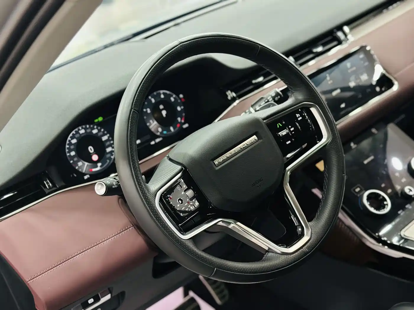 Land Rover Range Rover Evoque 2023 Range Rover Evoque L 249PS Luxury Edition фото 14